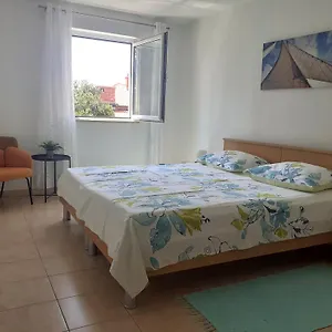 apartment-zlata-rab.primorje-gorskikotar.com/